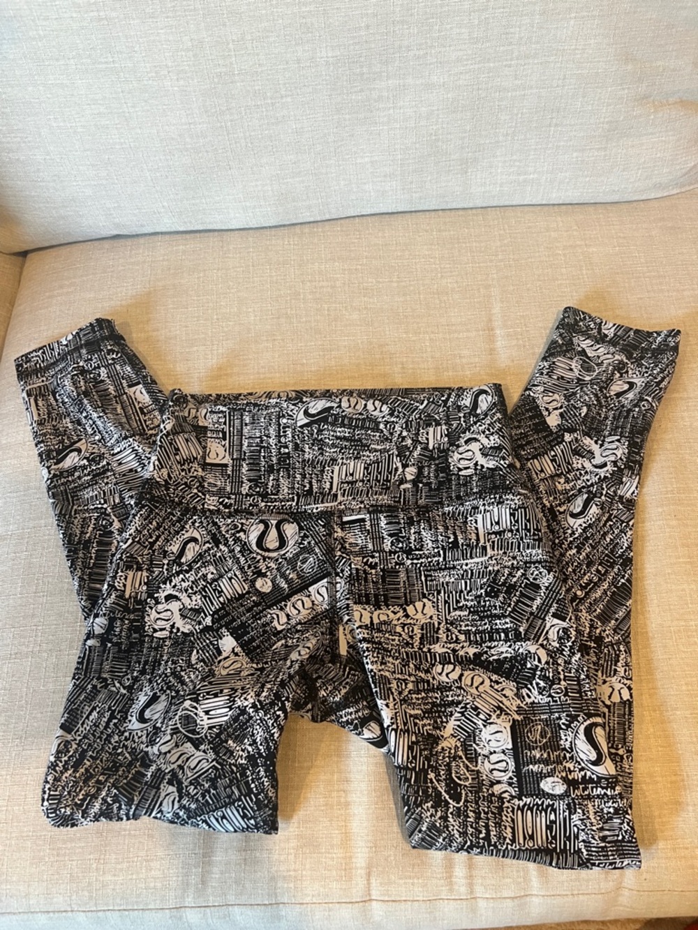 Lululemon Wunder Train High-Rise Tight 25" - Size 6